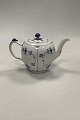Royal 
Copenhagen Blue 
Fluted Plain 
Tea Pot No 259 
Measures 24 cm 
/ 9 29/64 in.
Burning ...