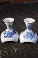 Blå Blomst Svejfet porcelæn. Par lysestager 10,5cm