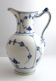 Royal 
Copenhagen. 
Blue fluted, 
plain. 
Chocolate jug. 
Model 482. 
Height 22.5 cm. 
(1 quality). 
...