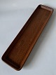 Tray in teak wood.
Length: 29.5 cm.
Width: 7.5 cm.