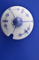 RC. Royal 
Copenhagen 
porcelain. 
Royal 
Copenhagen Blue 
fluted plain. 
Lid no. 1/138. 
Diameter 6.5 
...