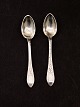 A pair of 
Empire silver 
salt spoons L. 
7.7 cm. item no 
602076