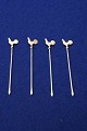 Set = 4 Olives 
sticks of 
sterling silver 
with gilt cock 
on top.
L 8cm
ONLY to be 
sold together