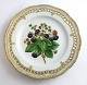Royal 
Copenhagen. 
Fruit plate 
with open-work 
border. 
Blackberry. 
Diameter 23 cm. 
Model 429/3554. 
...
