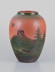 Ipsen's 
Denmark. 
Vase in glazed 
ceramic.