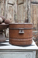 item no: 
Metal box nr.4