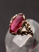 8 carat gold 
ring with 
beautiful red 
stone