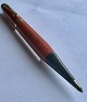 Koralrød Montblanc nr. 54 skrueblyant
LIGNENDE PENCIL KØBES