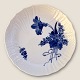 Royal 
Copenhagen
Curved blue 
flower
Round dish
#10/ ...