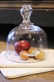 Old French 
cheese bell in 
mouth blown 
glass with knob 
on top. 
H: 14.5cm. 
Dia.: 12cm.