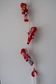 3 pixies on a 
string with 
handmade 
clothes 
H total: 134cm
Each pixie 
18-20cm høje
Set of 3 ...