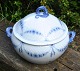 Bing & Grondahl 
soup tureen, 
empire, no. 3, 
20th century. 
Copenhagen, 
Denmark. 
Stamped. H.: 26 
...