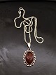 830 silver 
pendant with 
amber