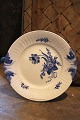 Royal 
Copenhagen Blue 
Flower Curved 
cake plate with 
handle. 
Dia.: 27cm. 
Decoration 
number: ...