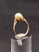 8 carat gold 
ring with pearl