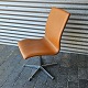 Arne Jacobsen 
Oxford 
kontorstol
Brunt læder
