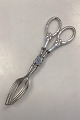 Danish French 
Lily Silver 
Cake Tongs
Measures: 16 
cm / 6.30 inch