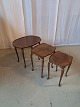 3 Indskudsborde 
i bøgetræ og 
fineret 
nødetræ, fra 
1950erne.
De har 
brugsspor.
Højde 55cm ...