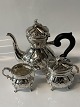 Mocha set in sterling silver 3 pieces.
Designed by: Axel Salomunsen