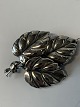 Silver brooch 
in the shape of 
leaves.
Length 5 cm.
Width 3.6 cm.
The stamp is 
...