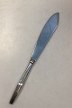 Danish Crown 
Silver Eva Cake 
Knife with 
Cutting Edge 
Measures: 27 
cm / 10.63 inch