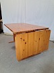 Spisebord med 
klap.
 Kr. 1800,-