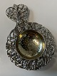Tesi in 830 silver decorated with beautiful patterns
Length 11 cm.