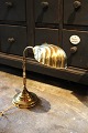 Old table lamp 
in brass with 
clam shaped 
lampshade.
Approx. H: 
40cm. Clam 
shade: 19x13cm. 
...
