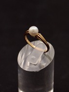 14 carat gold ring with genuine pearl