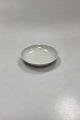 Royal Copenhagen Blanc de Chine Skål No. 4153. Reliefmønster med streger. Måler 10,5 cm / 4,13 in.