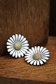 Old Marguerite / Daisy earrings in sterling silver and white enamel from A. Michaelsen.Dia.: 3.2cm...