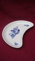 Blå Flower  
Braided 
Tray  22 cm
Kgl. no 8010
Royal 
Copenhagen