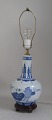 Chinese table lamp in blue porcelain, approx. 1900. With decoration in the form of plants. In ...