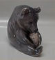 Royal 
Copenhagen 0351 
- 1233 RC Bear 
chewing toe, 
Erik Nielsen 
1901 16 cm, 
brown In mint 
and ...