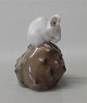 Royal 
Copenhagen 0511 
RC Mouse on 
chestnut Erik 
Nielsen 7 cm  
1. In mint and 
nice condition