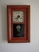 Almuemalet 
American wall 
clock.
Almuemalet 
American wall 
clock.
Stentoft 
antique has 
donated ...