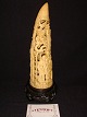 Carved 
alabaster shape 
of tooth
oriental 
carving
Height 28.5 cm