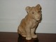Bing & Grøndahl 
Lioncub 
Figurine 
Signed by Dahl 
Jensen at the 
bottom. 
Height 14 cm. 
...