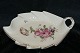 Royal 
Copenhagen 
Frisenborg, 
Leaf-shaped 
dish 
Dek.nr. 910 / 
1866 
Dimensions: 
22.5 x 18 ...