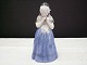 Royal 
Copenhagen
Figurine 1323
Girl from 
Bornholm
Designed by 
Lotte Benter
22 cm
Nice ...