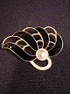 Brooch with 
enamel and 
pearl silver 
925 Norway