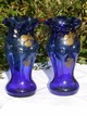 Pair of blue 
glass vases 
gold-painted 
leaf 
decorations 
around the year 
1920. Height 26 
cm.