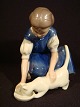 Figure
Girl gives cat 
milk
Bing & 
Grondahl
B & G nr 1745
1 exit