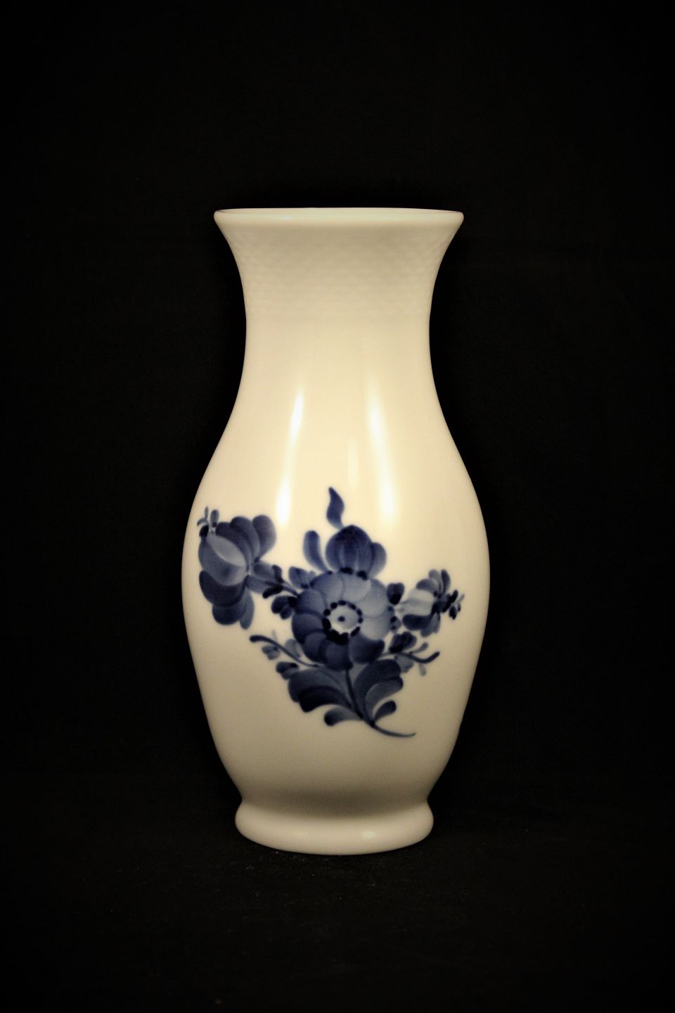 K&Co - Royal Copenhagen, Blue Flower vase, braided. * 10/8263.