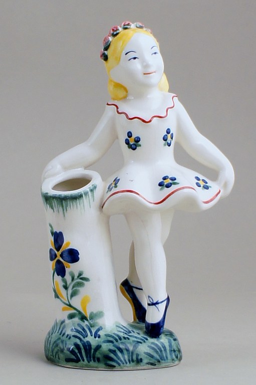 Here you are offered a rare Royal Copenhagen (Aluminia) earthenware figure of a 
ballerina.