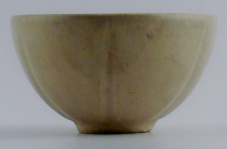 Saxbo stoneware bowl decorated with cream-colored glaze, stamped Saxbo, No. 115.