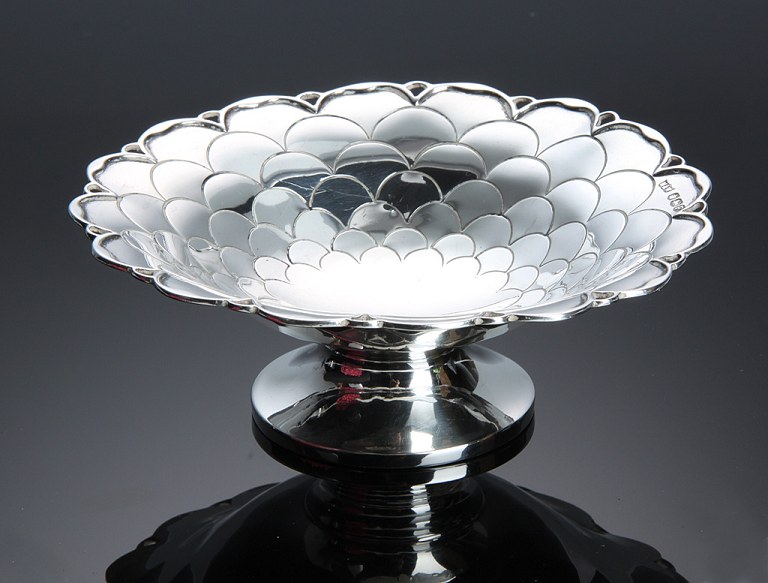 Mappin & Webb. Sterling silver bowl, the interior decorated with a stylized leaf 
motif.