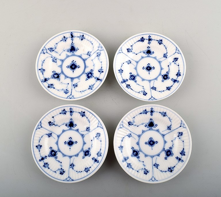 Royal Copenhagen Blue Fluted plain small dishes.
Number: 1/116.