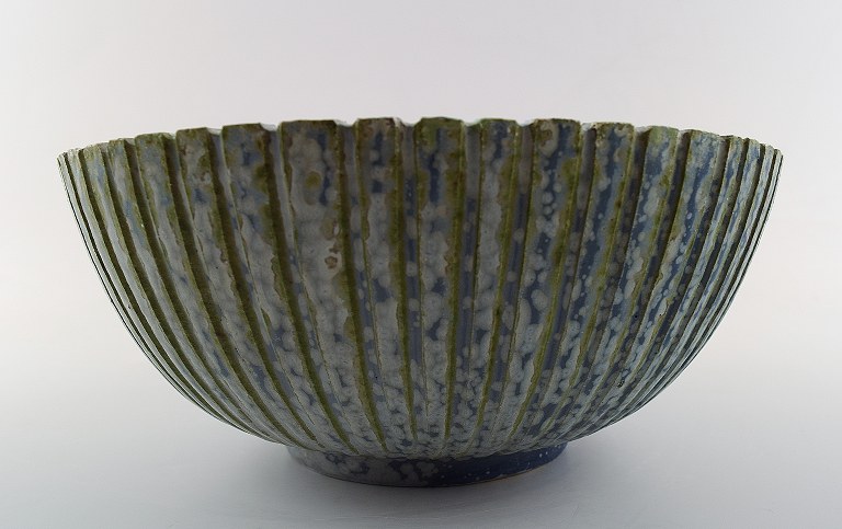 Arne Bang. Keramik, skål. Stemplet AB 123.