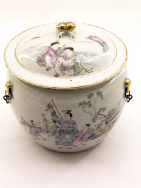 1800 Century Chinese tureen sold